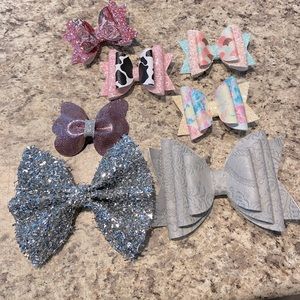 Lot of little girls hair bows